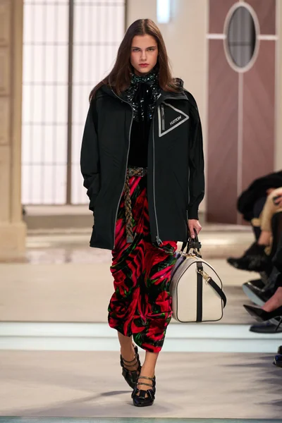 Look 4